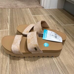 Reef Tan Floral Sandals